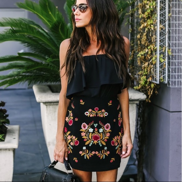 TILLIE MAE | EMBROIDERED MINI SKIRT🌷 - Picture 2 of 4